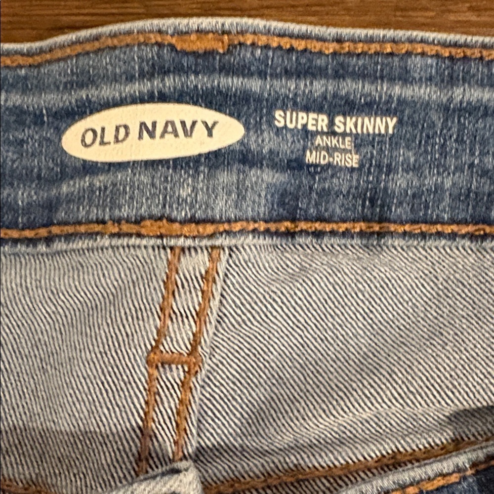 Old Navy Super Skinny Ankle Jeans - Picture 4 of 5